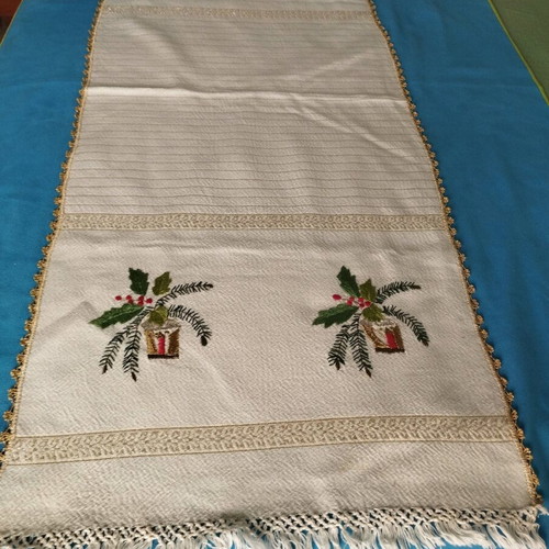 Handmade Christmas Runner Vintage 1960 like new