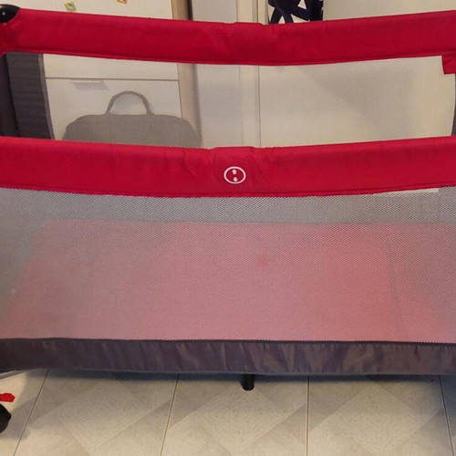 Baby Adventure playpen like new, foldable with wheels