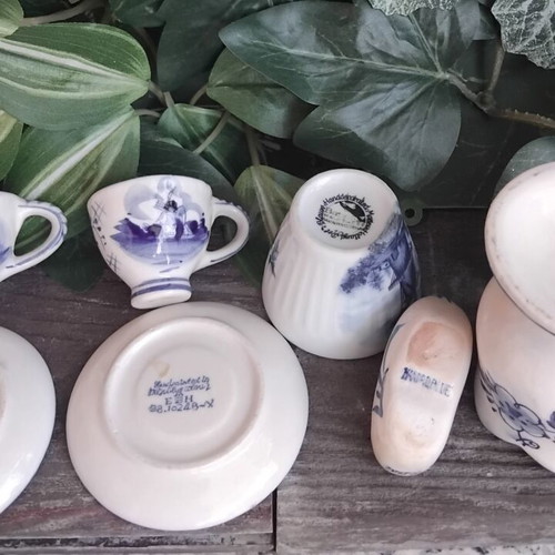 Vintage συλλογή Delft Blue χειροποίητη ζωγραφική, σετ 5 κεραμικών με ξύλινο τσόκαρο