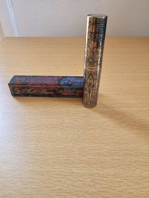 Mascara long like new with intense black color