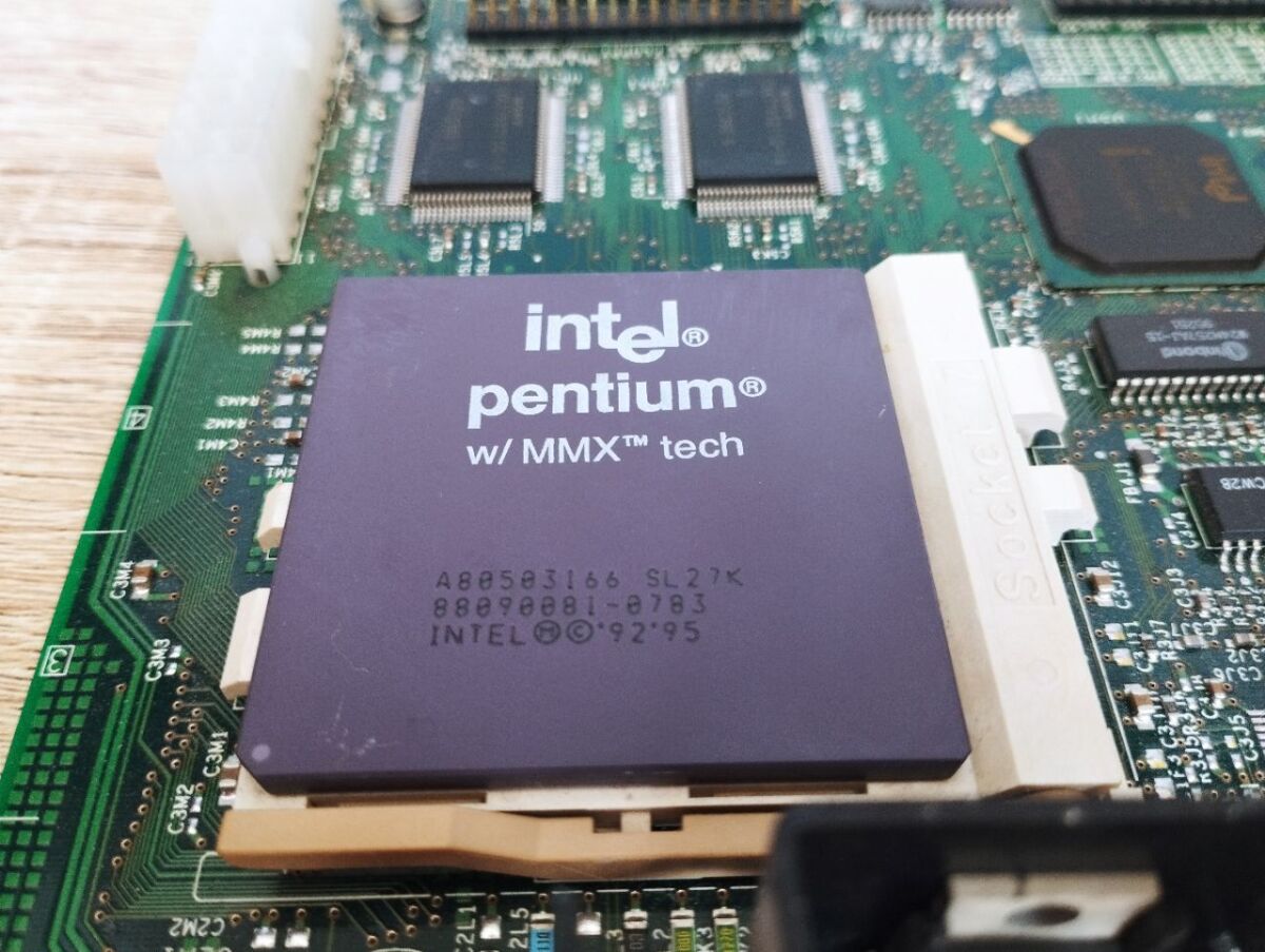 Intel Advanced/ML Marl Socket 7 used… - € 79,00 - Vendora.cy