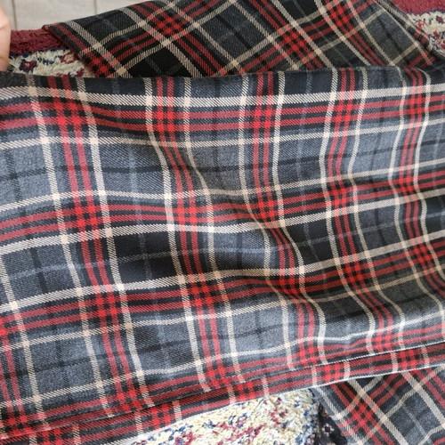 Plaid pants like new, size XL, black and red