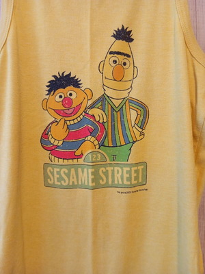 Αμάνικο μπλουζάκι Zara Sesame Street μέγεθος M μεταχειρισμένο, κίτρινο
