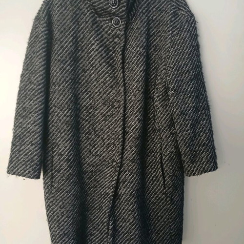 Sisley coat like new, herringbone pattern, black and grey