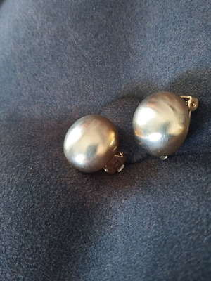 Vintage clip earrings gold color new