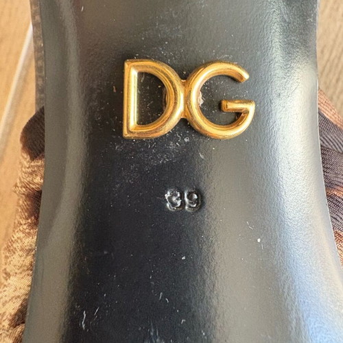 Dolce Gabbana silk shoes like new, size 39, beige