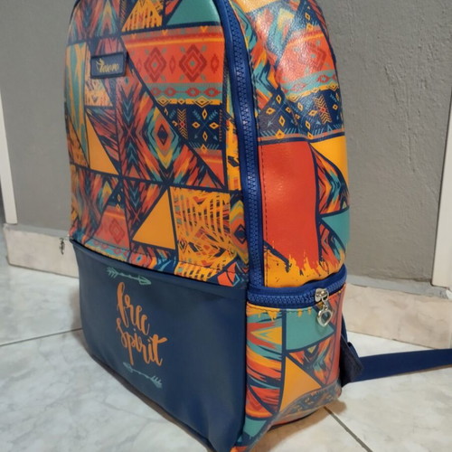 Backpack Tesoro new with leatherette and laptop compartment