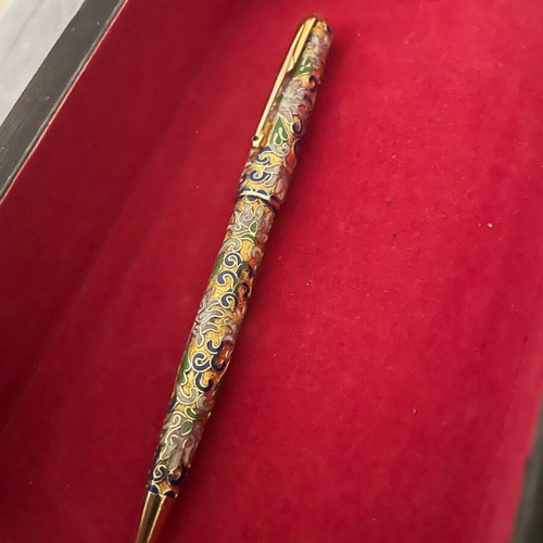 Cloisonné pen used in excellent condition