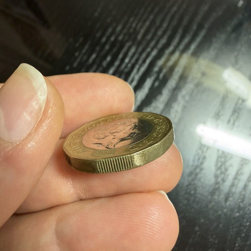 British one pound coin, dodecagonal 12-sided, 2017 design