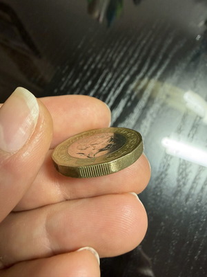 British one pound coin, dodecagonal 12-sided, 2017 design