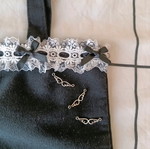 Tote bag χειροποίητη, 37x32, δαντέλα και charms, μαύρο ώμου