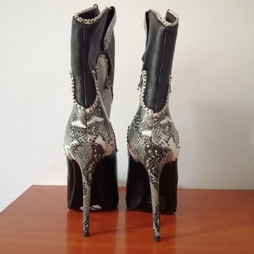Women's boots size 36 with snake print and crystals, high stiletto heel