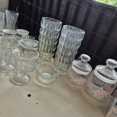 Various crystal and glass items like new, set of 85 pieces