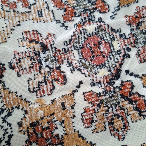 Set of 4 machine embroidered linens new, 80×80 square, 105×40 and 35×35 runners