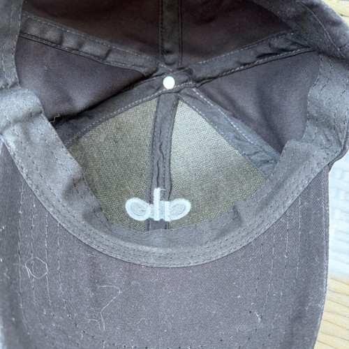 Alo Yoga Jockey Hat like new, one size, black and white