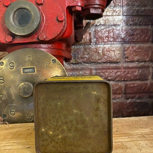 Pickwick Tea metal box used, old with lid