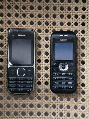 Σετ 2 Κλασικά Nokia C2-01 και 6030 μεταχειρισμένα, μη λειτουργικά
