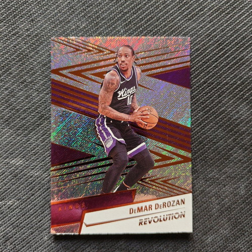 Base card Demar Derozan Revolution NBA 24/25 new, authentic