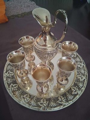 Tray set of 8 pieces like new