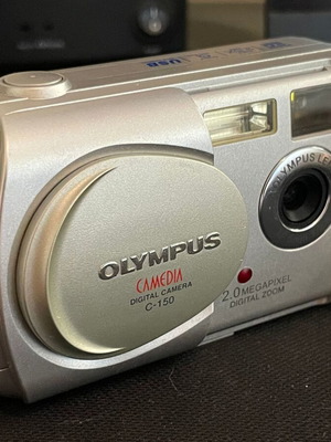 Olympus C-150 Compact Vintage Digital Camera like new