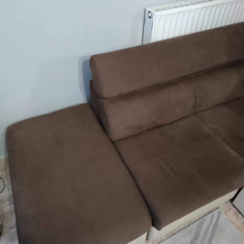 Corner sofa with extra and storage space like new
