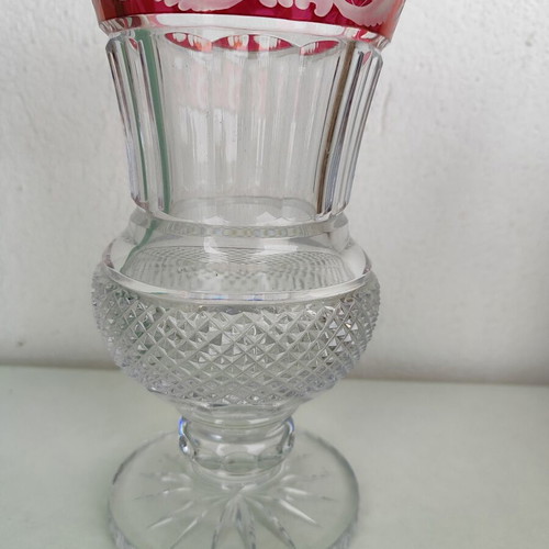 Decorative crystal vase like new with red border