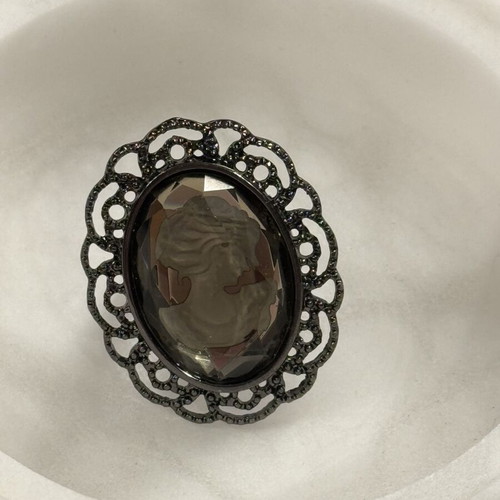 Vintage Cameo Ring in Anthracite Gray Like New