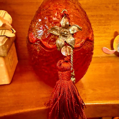 Vintage decorative egg with lid used, glossy red