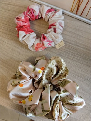 Σετ scrunchies σαν καινούργιο, 2 τεμάχια