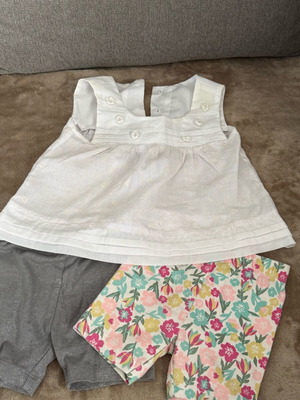 Baby clothing set 3 pieces 12m used
