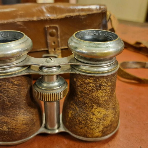 Le Jockey Club binoculars used, French with leather and leather case, vintage