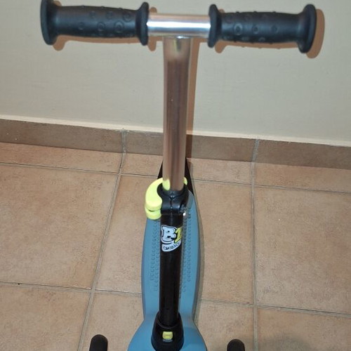 Decathlon Oxelo B1 kids scooter with adjustable handlebar, like new