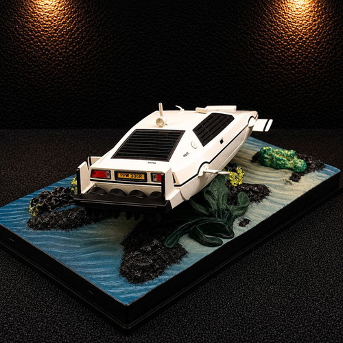 Lotus Esprit Submarine 1:43 The Spy Who Loved Me James Bond collectible