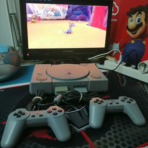 PlayStation 1 Fat SCPH-9002 console like new with 2 controllers and memory card