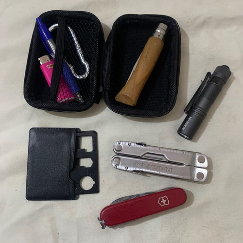 Leatherman Rebar multitool set used with gifts