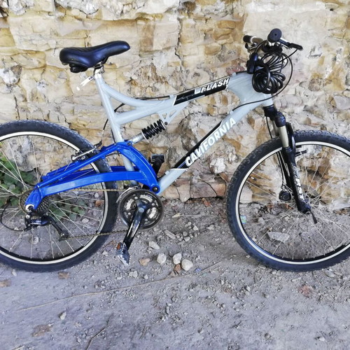 California Flash mountain bike, 24 speeds, 26-inch tires