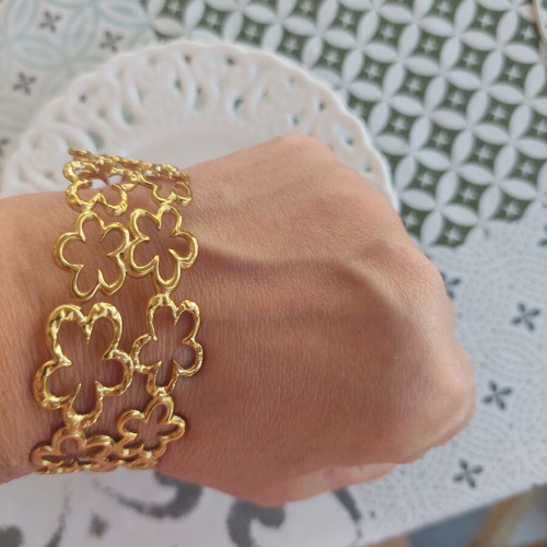 Flower bracelet, gold color