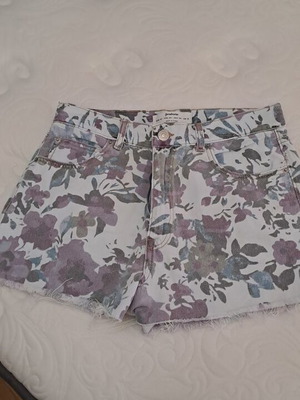 Stradivarius women's shorts like new, size Large, multicolor