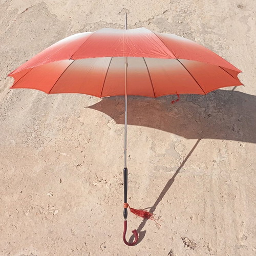Umbrella from the 70s with dimensions 86x90