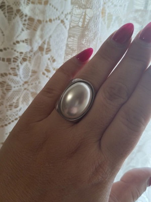 Steel ring with large white pearl, adjustable, like new
