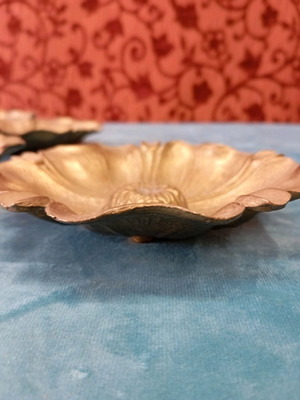 Bronze ashtray daisy shape like new, pack of 5 pieces