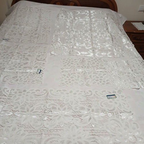 Set of 7 Ice Carre Table Linens new