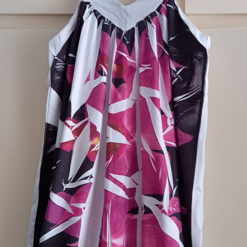 On Line summer dress size S like new, colorful white pattern