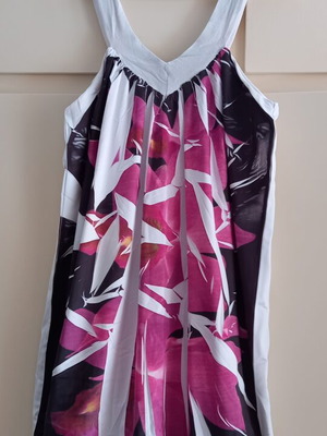 On Line summer dress size S like new, colorful white pattern