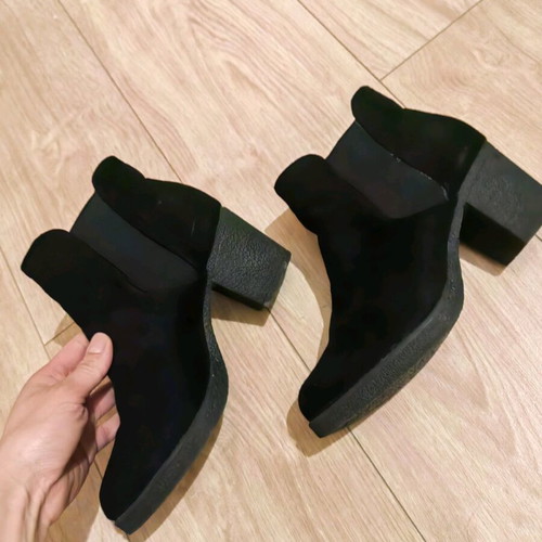Suede ankle boots size 37 like new, black