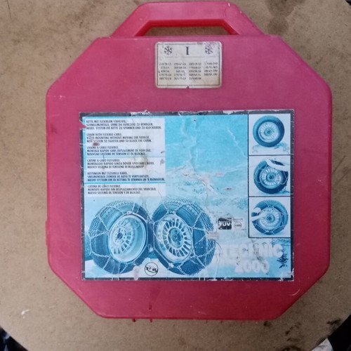 Snow Chains new, suitable for various tire sizes