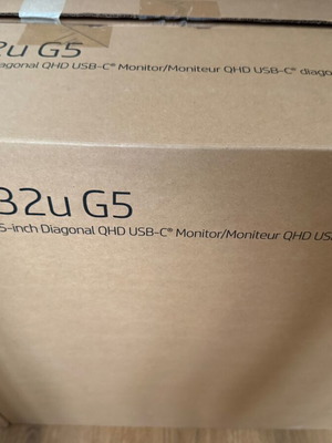 HP P32u G5 31.5" QHD USB-C monitor like new in original box