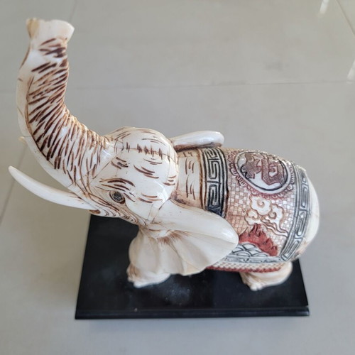 Elephant Decoration with Stand from Thailand like new