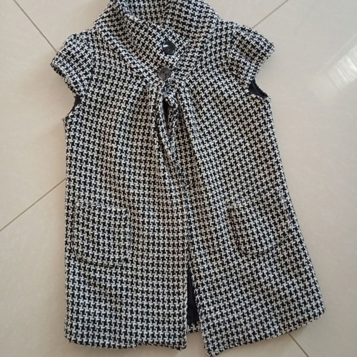 Checked sleeveless women's coat used, black and white, size S