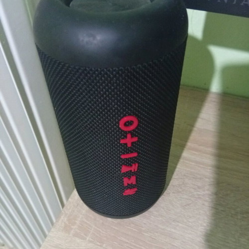 Small speaker like new, black and red, with Type C port
